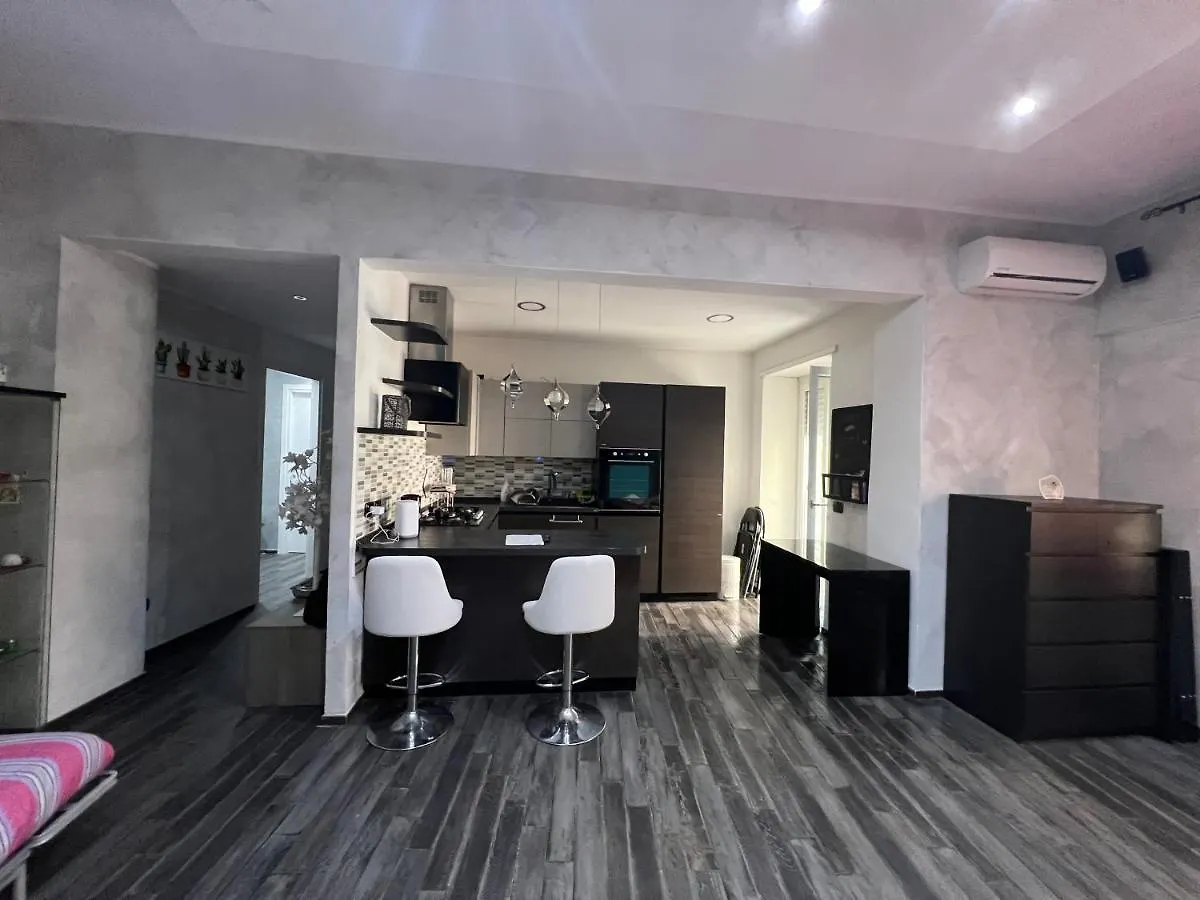 Nathan House,Teano Roma